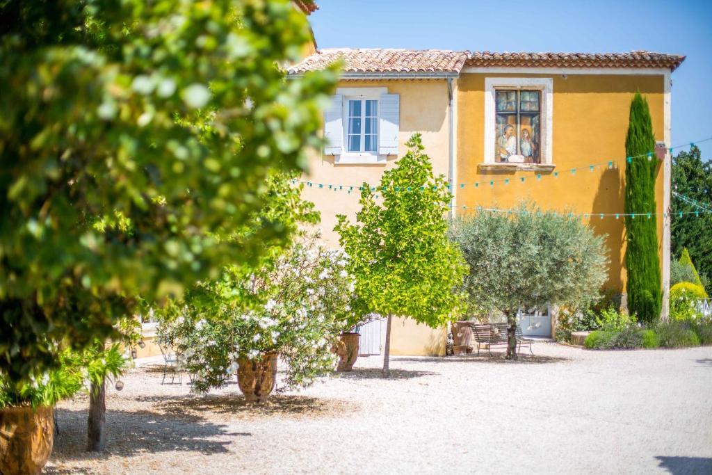 Domaine De Blanche Fleur Hotel Châteauneuf-de-Gadagne Exterior foto